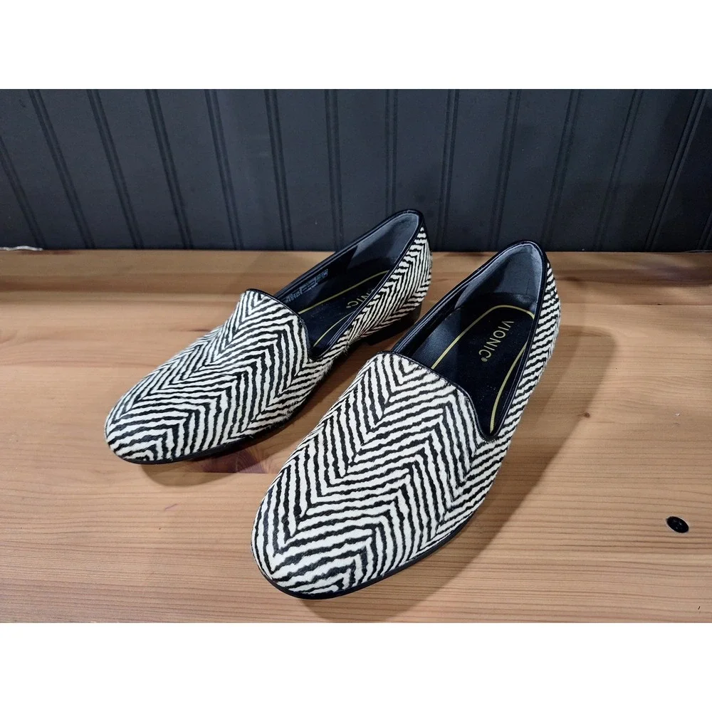 Vionic Willa Loafers Womens 7 Black White Chevron Calf Hair Pointed Toe Flats - Picture 3 of 6